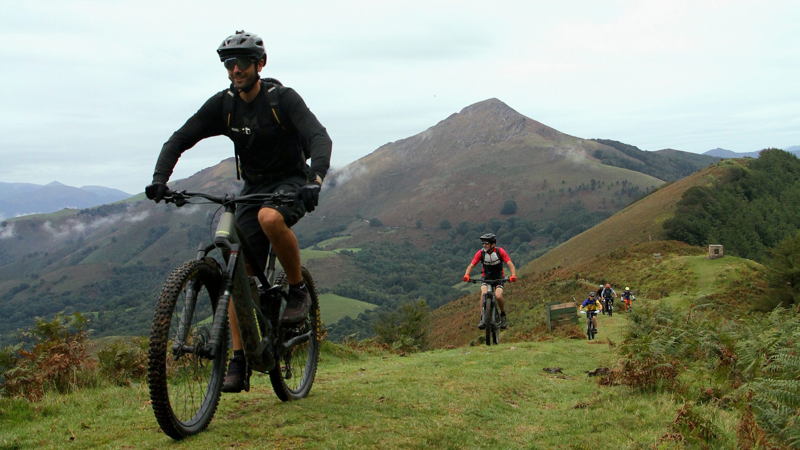 VTTAE sur les crêtes du Pays Basque